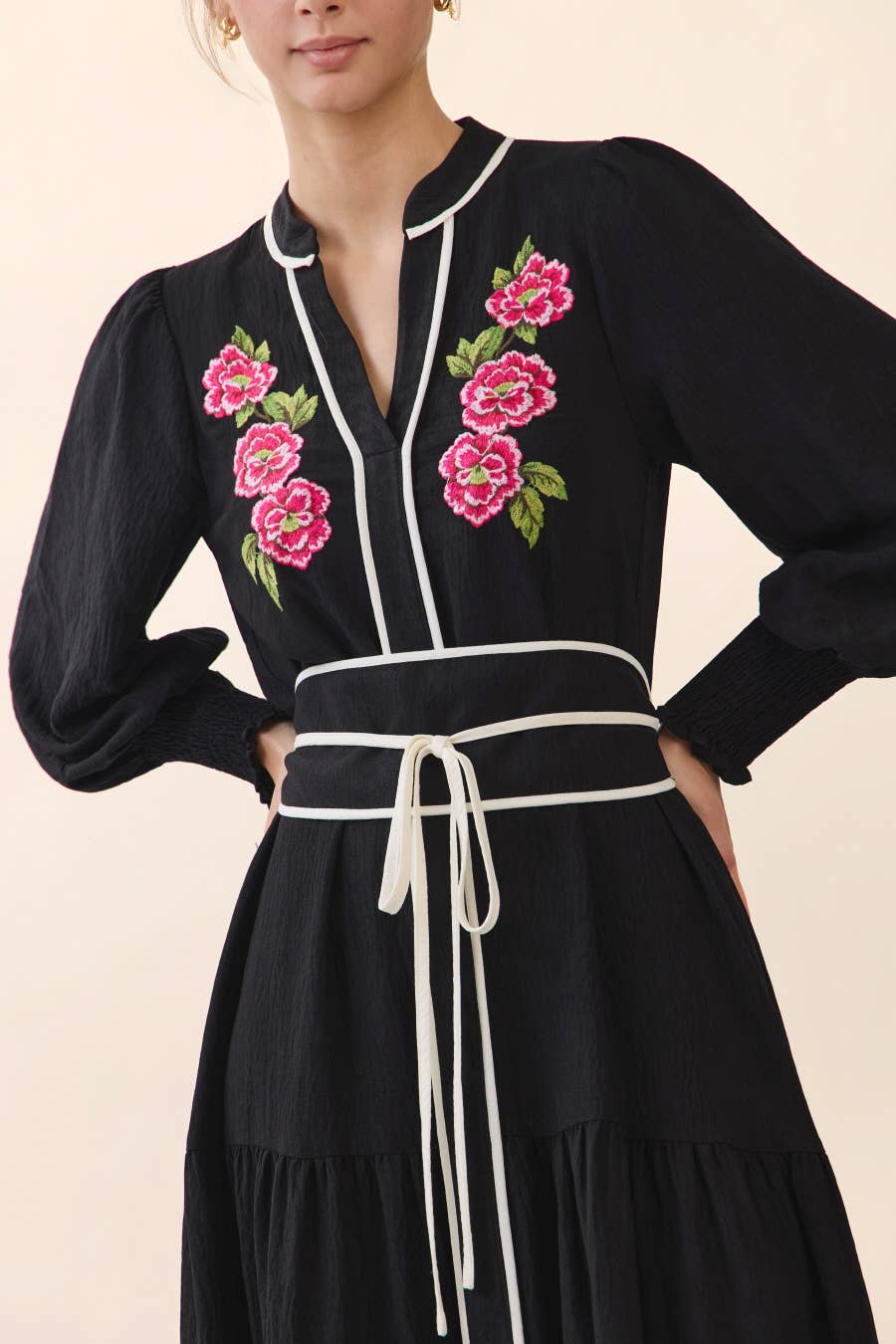Floral Embroidered Midi Dress: BLACK / M