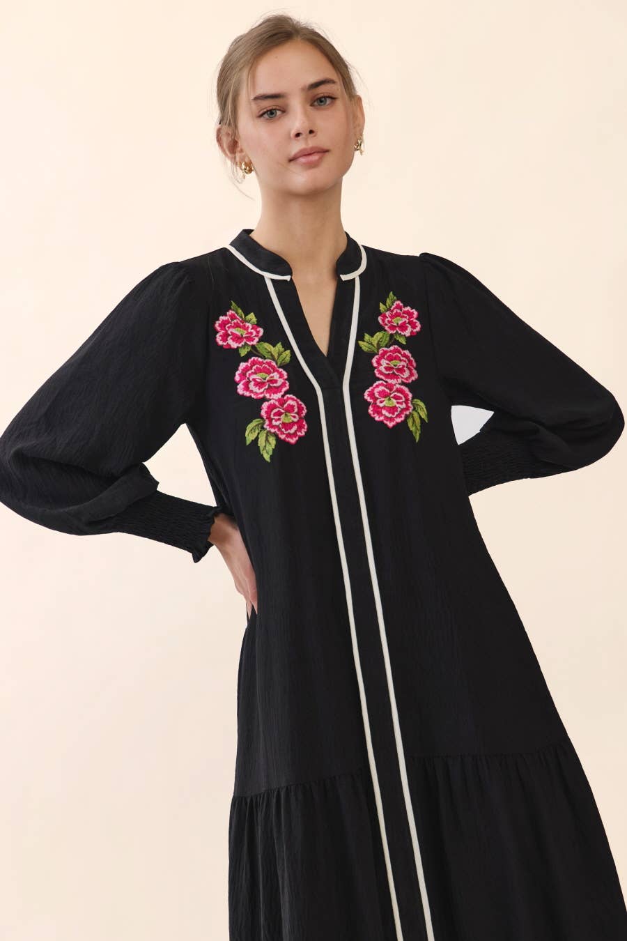 Floral Embroidered Midi Dress: BLACK / M