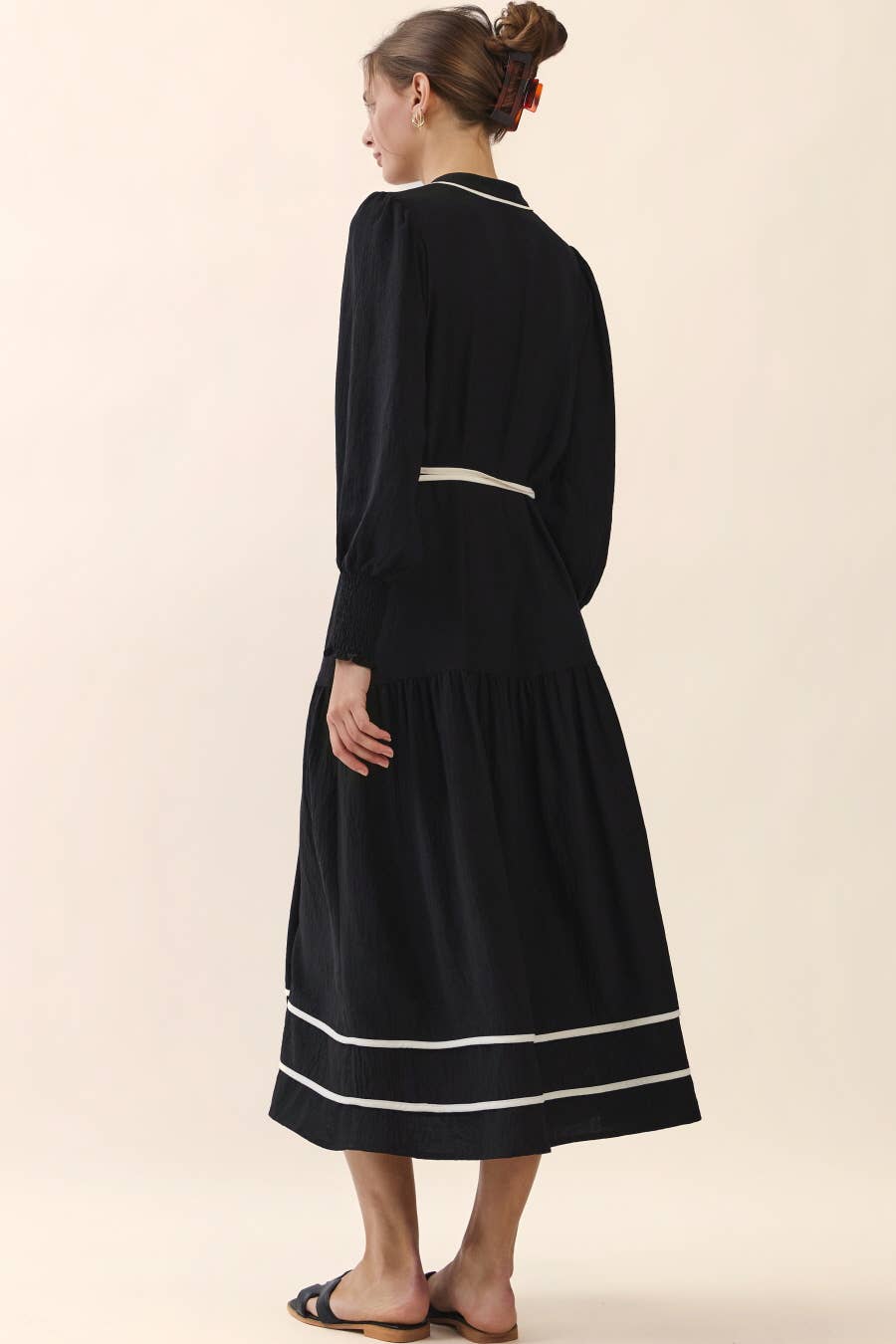 Floral Embroidered Midi Dress: BLACK / M