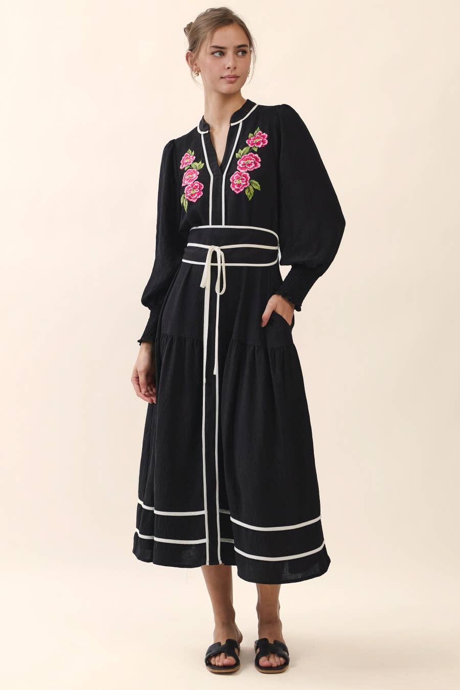 Floral Embroidered Midi Dress: BLACK / M