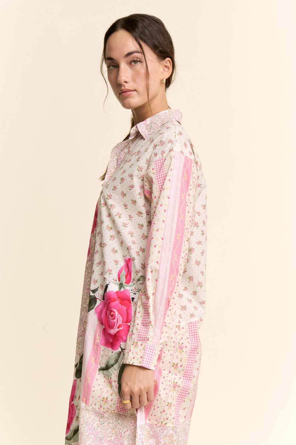 DT60071-PRINTED FLOWER PATCHED MAXI DUSTER SHIRT TOP: IVORY PINK MULTI / L