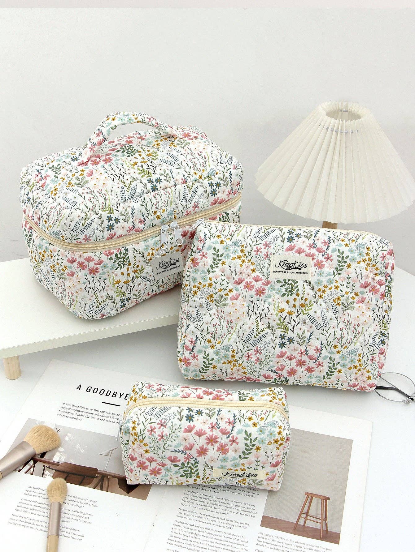 Canvas Striped Octagonal Large-Capacity Toiletry Bag: Pink and blue striped bouquet / Medium size 26*7*18cm