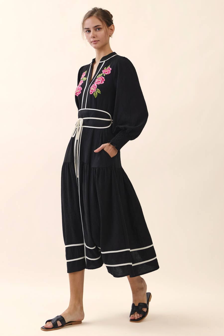 Floral Embroidered Midi Dress: BLACK / S